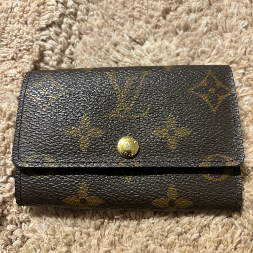 Louis Vuitton Monogram Key Holder in Brown and Gold
